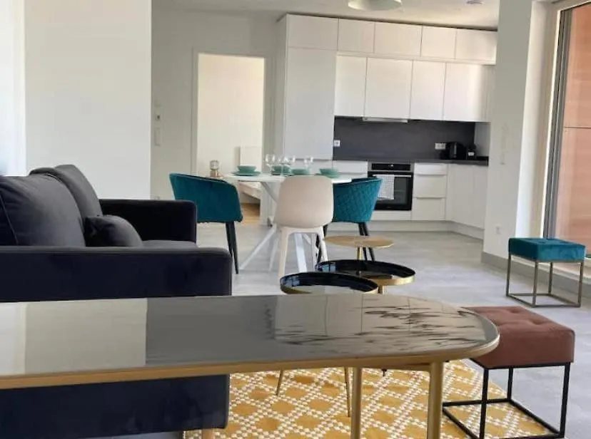 Luxury One Bedroom W Terrace&Parking- 142-100 Lucembursko